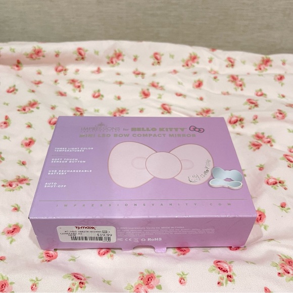 Hello Kitty Impressions Vanity Mini Led Bow Compact Mirror - Picture 3 of 5